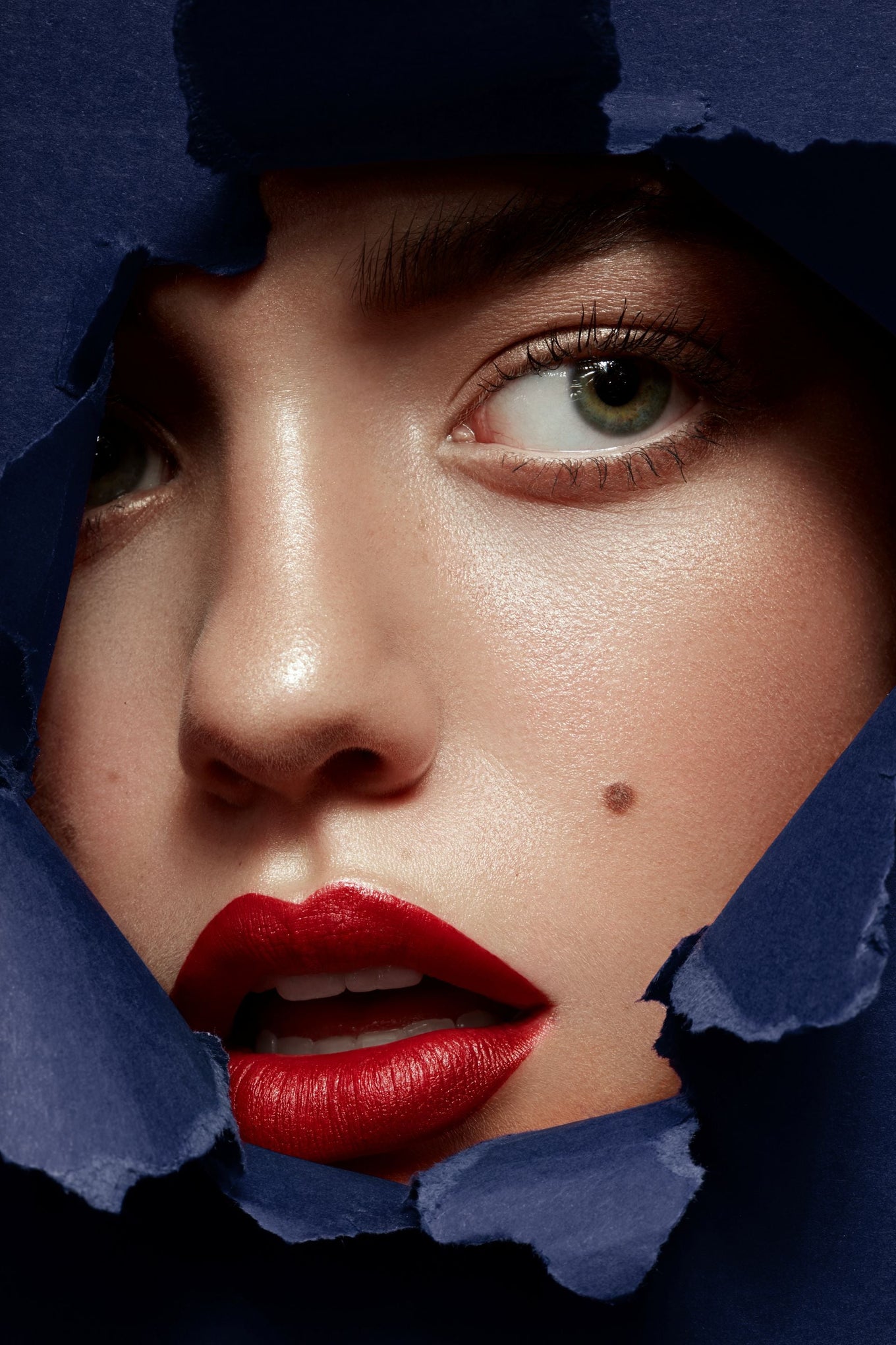 Frau mit roten Lippen